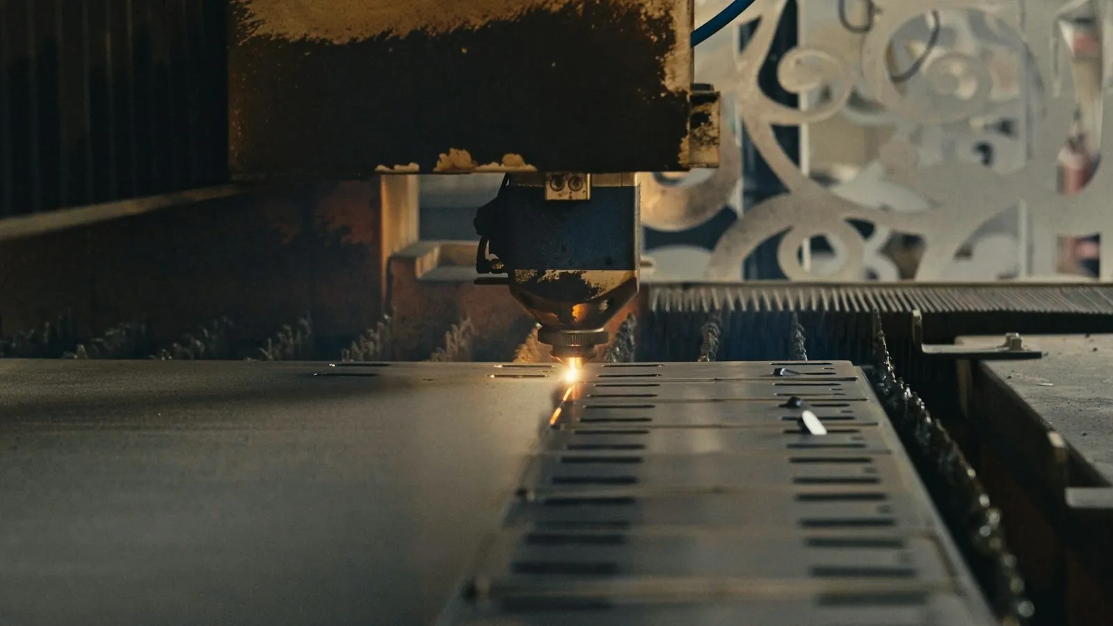 Laser cutting head cutting slots in a steel sheet